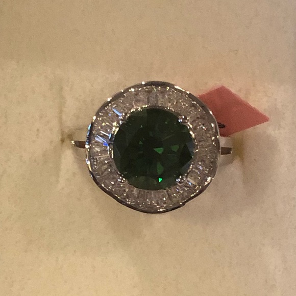 Ring - Picture 3 of 3